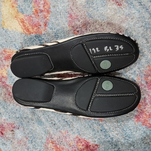 Me Too zebra print flats - Picture 3 of 5
